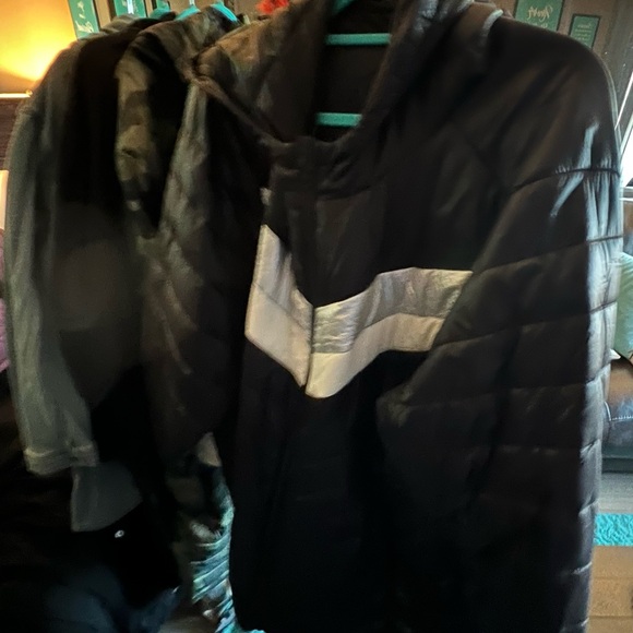 LOT OF 18 PLUS SIZE JACKETS AND COATS!! - Picture 6 of 6